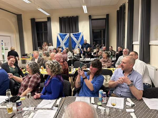 guests clapping the piper